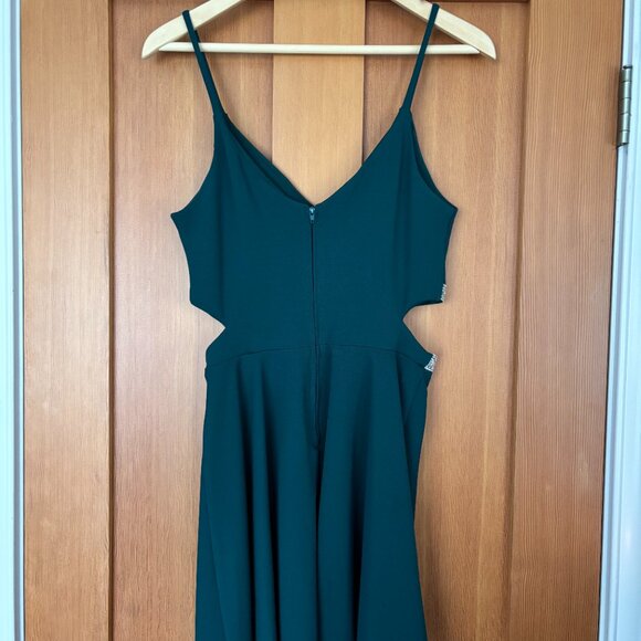 Green semi-formal dress - Picture 2 of 3